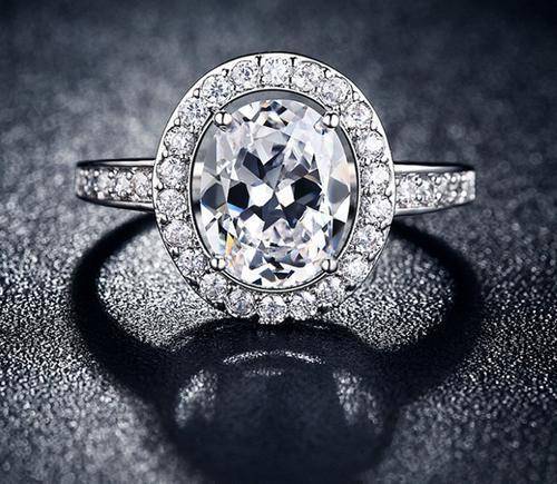 Stunning!Beautiful,Stunning! 18K Platinum Plated Sim Diamond Round Ring - Size 6