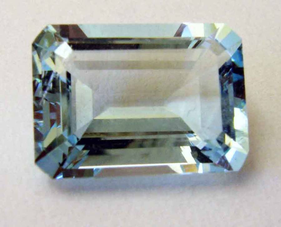 7.00 x 5.00 mm Octagonal cut Aquamarine 0.85 ct.