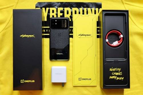 ONEPLUS 8T CYBERPUNK***12GB RAM***256GB***LIKE NEW***BOX AND ALL***