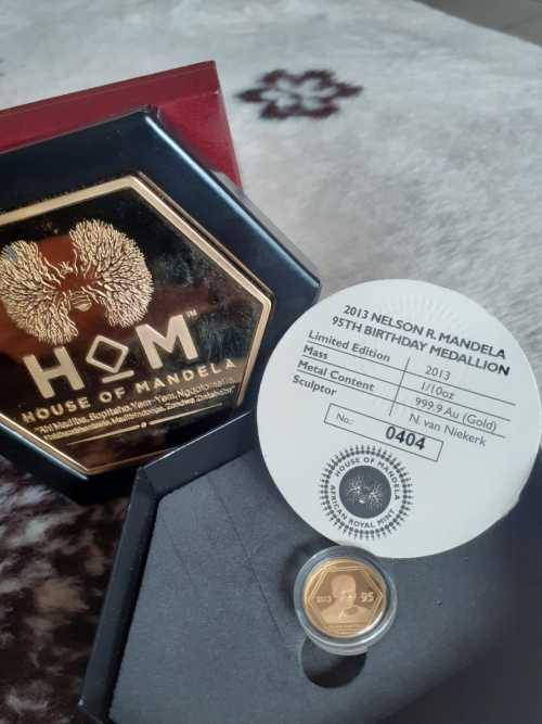 Assorted gold coins