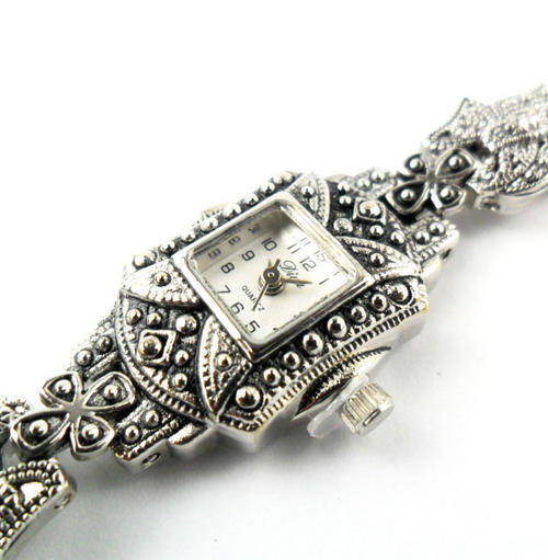Fashionable Quartz Lady's Watch