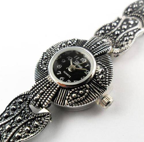 Fashionable Quartz Lady's Watch