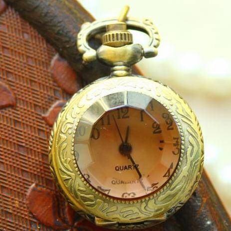 Fashionable Retro Mini Pocket Watch With Chain.