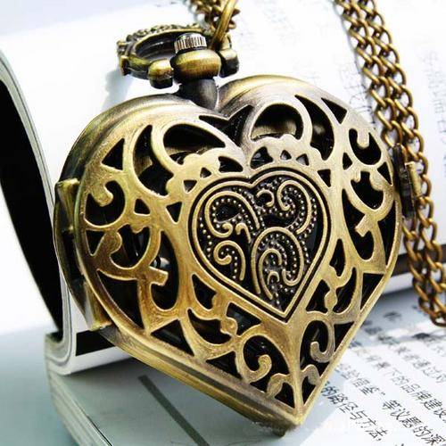 Fashionable Retro  Heart Shaped Pocket Watch With Chain.
