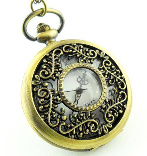 Fashionable Retro Pocket Watch With Chain.