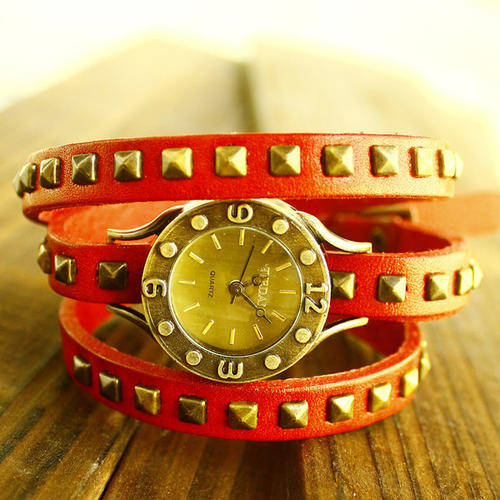 Fashionable Retro Genuine Leather Quartz Lady's Watch