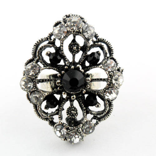 Lovely Lady's Dress Ring !