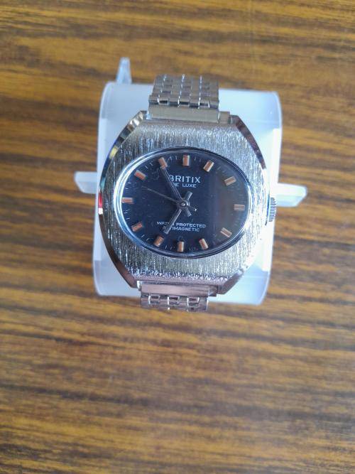 ANTIQUE BRITIX WIND UP WRIST WATCH SWISS MADE BRUSHED STEEL FINISH