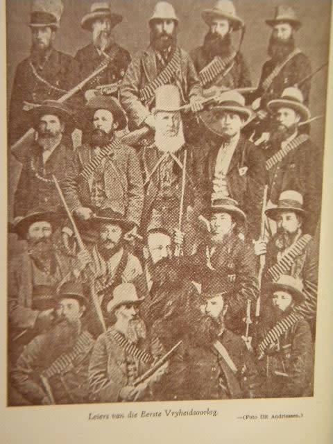 DIE HELDE - ALBUM VAN ONS VRYHEIDSTRYD  deur P.H.S. van Zyl  (Verhaal en foto's)  (J)