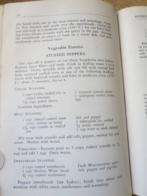 THE AMERICAN WOMAN`S COOK BOOK  Edited and Revised by Ruth Berolzheimer