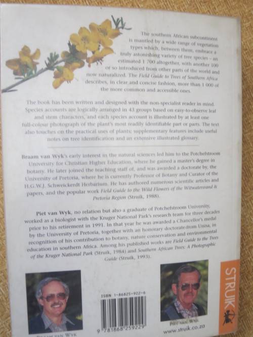 FIELD GUIDE TO TREES OF SOUTHERN AFRICA  by Braam v Wyk & Piet v Wyk