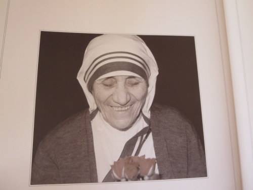 MOTHER TERESA  A LIfe in Pictures  by Roger Royle & Gary Woods