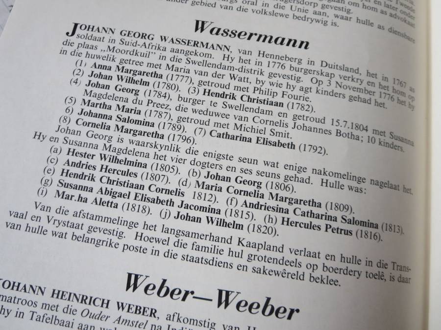 DIE AFRIKANER-FAMILIENAAMBOEK EN PERSONALIA  Saamgestel deur J. H. Redelinghuys