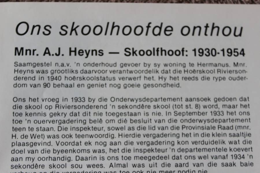 HOËRSKOOL RIVIERSONDEREND. Feesblad 1940-1990.