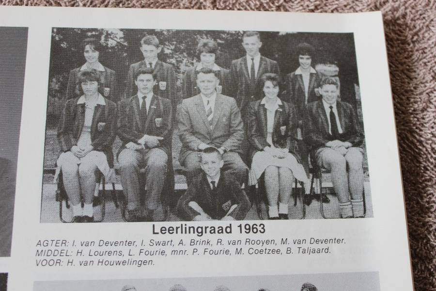 HOËRSKOOL RIVIERSONDEREND. Feesblad 1940-1990.