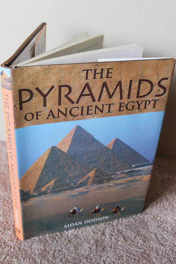 THE PYRAMIDS OF ANCIENT EGYPT. Aidan Dodson.