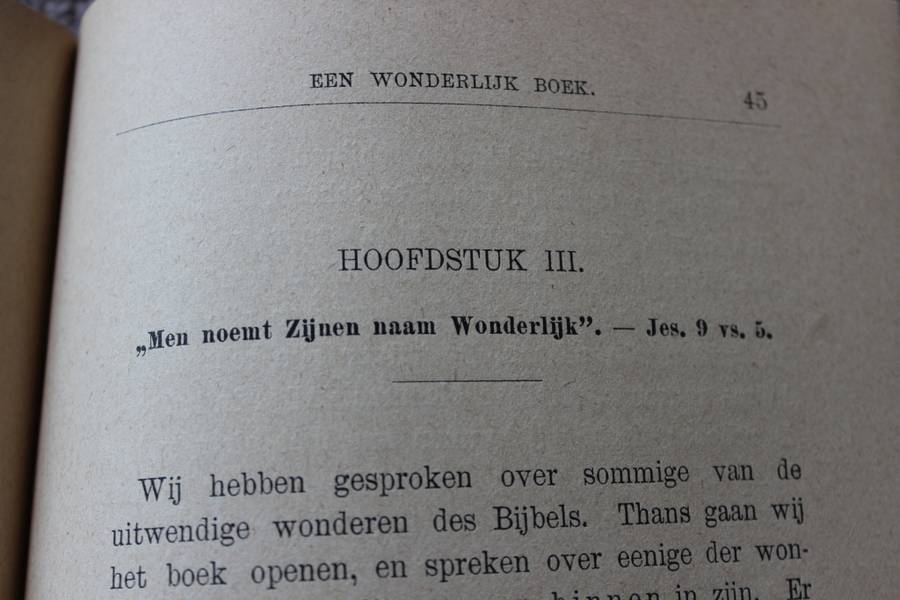 EEN WONDERLIJK BOEK door Dr. Rich. Newton.      (P)
