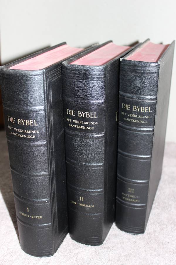 DIE BYBEL MET VERKLARENDE AANTEKENINGE IN DRIE VOLUMES