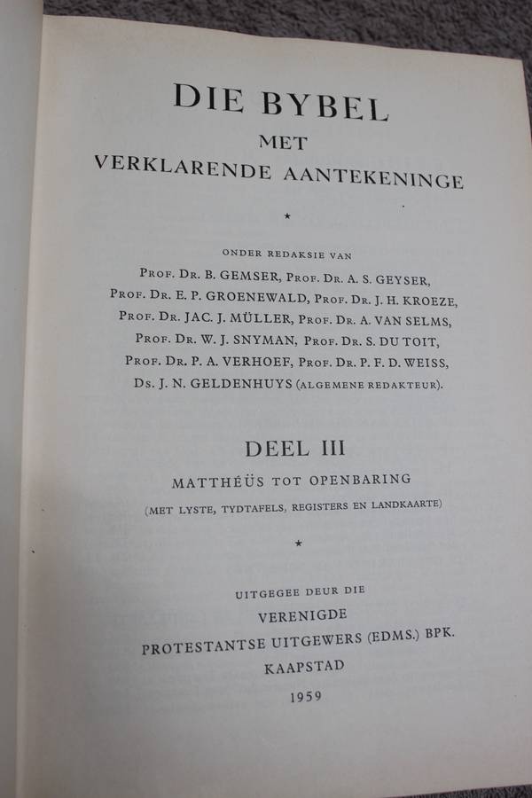DIE BYBEL MET VERKLARENDE AANTEKENINGE IN DRIE VOLUMES