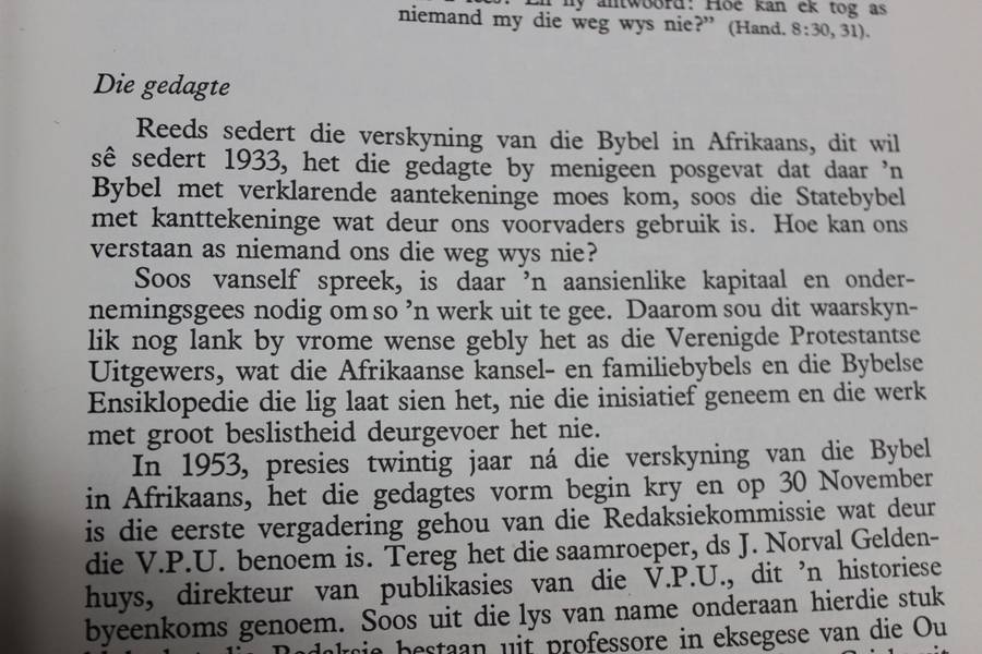 DIE BYBEL MET VERKLARENDE AANTEKENINGE IN DRIE VOLUMES