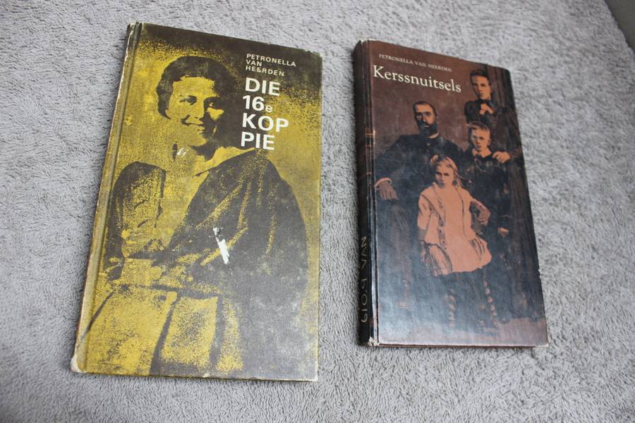 DIE 16e KOPPIE EN KERSSNUITSELS  Twee hardebande deur Petronella van Heerden