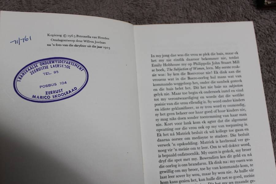 DIE 16e KOPPIE EN KERSSNUITSELS  Twee hardebande deur Petronella van Heerden