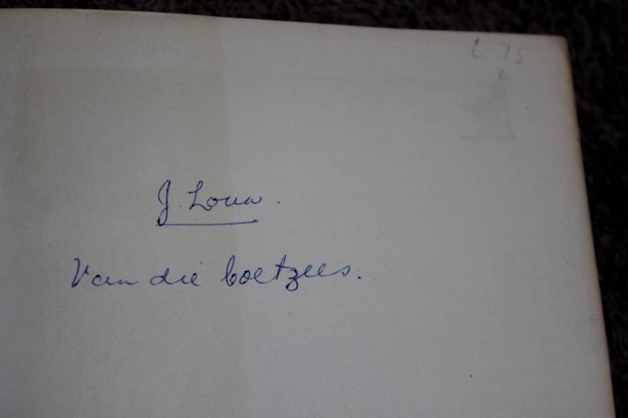 TWEE HARDEBANDE: M.E.R. 100 EN MY BESKEIE DEEL M.E.R. `n Outobiografiese Vertellings