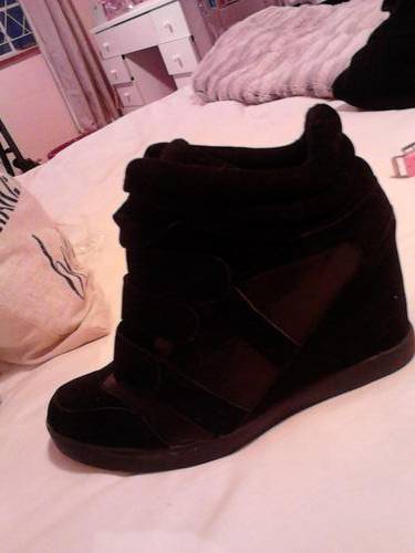 size 6 black wedge takkies