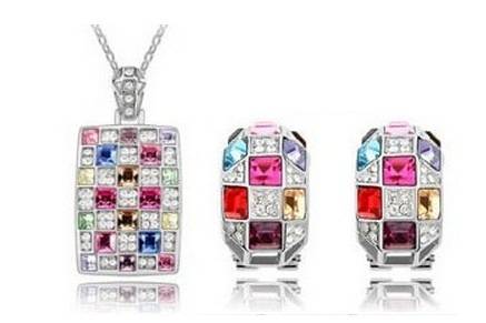 Hot Luxury Queen necklace jewelry set colorful pendant necklace, clip earrings made with SWAROSKI***