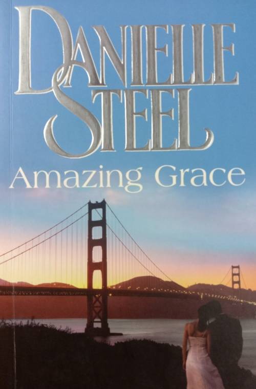 Danielle Steel book set- Amazing grace,Bungalow 2 and Sisters