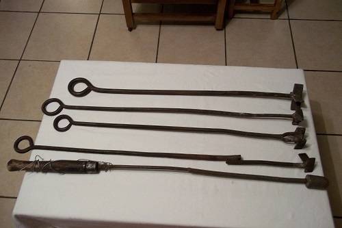 5 Vintage cast iron cattle branding irons - 1 copper head