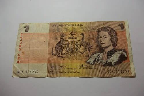 1 Queen Elizabeth 11 Australia One Dollar & 2 New Zealand One Dollar banknotes for 1 bid