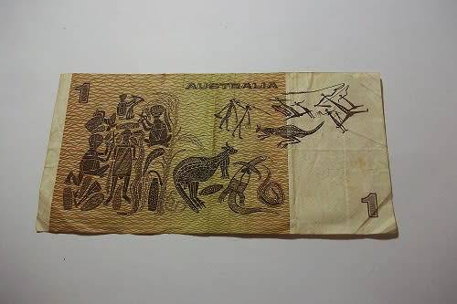 1 Queen Elizabeth 11 Australia One Dollar & 2 New Zealand One Dollar banknotes for 1 bid