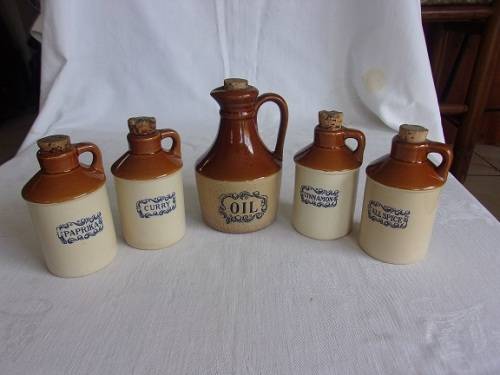 5 Vintage stoneware storage jars for your kitchen