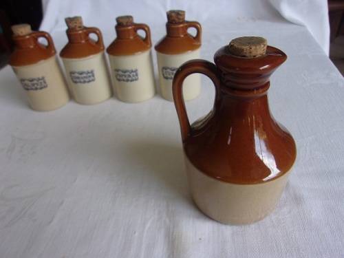 5 Vintage stoneware storage jars for your kitchen