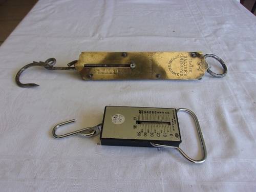 2 Vintage spring balance scales for 1 bid