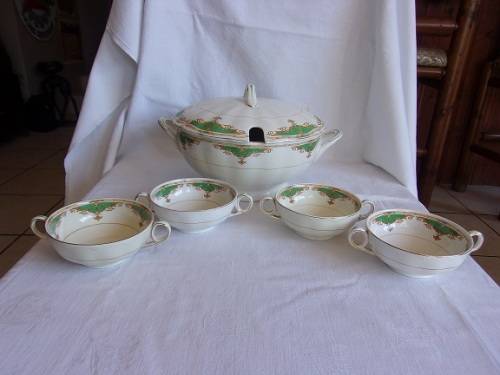 Huge vintage Grindley Cream Petal Paulette design soup tureen & 4 handled soup bowls