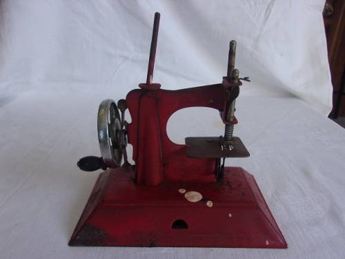 Vintage Straco red "Little Betty" toy sewing machine - W2