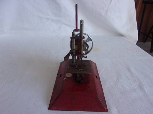 Vintage Straco red "Little Betty" toy sewing machine - W2