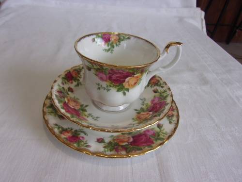 Vintage Royal Albert Old Country Roses tea trio