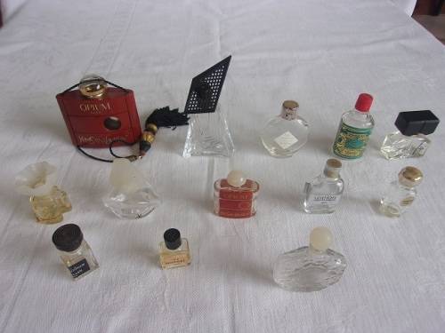 Lot of 13 vintage miniature French perfume bottles for 1 bid