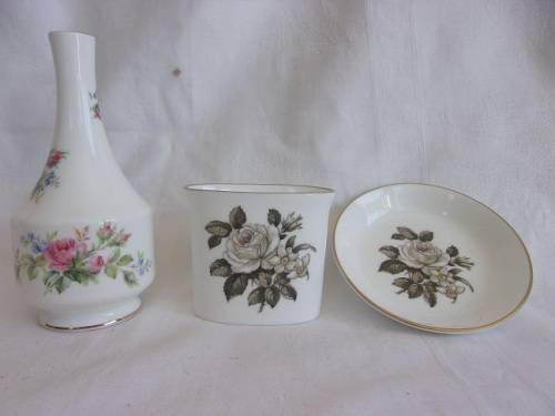 Vintage Royal Albert bud vase and 2 Royal Worcester White Rose items for 1 bid