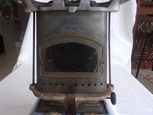 Vintage Beatrice No.33 single burner paraffin stove