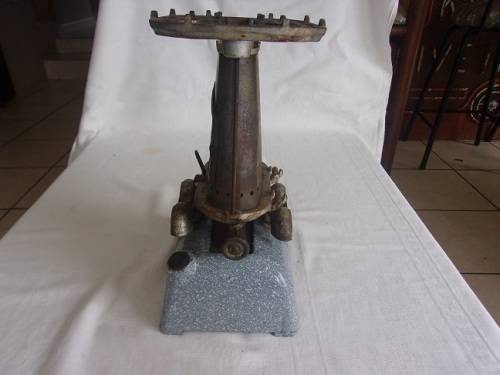 Vintage Beatrice No.33 single burner paraffin stove