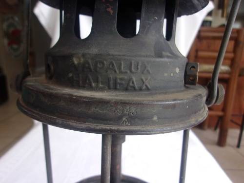 Rare WW2 Vapalux Model 300 kerosene pressure lantern for restoration