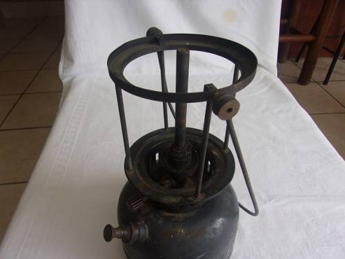 Rare WW2 Vapalux Model 300 kerosene pressure lantern for restoration