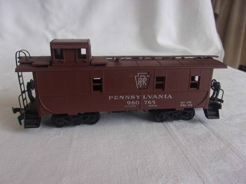 Lot of 12 Athearn HO gauge rolling stock items for 1 bid