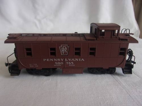 Lot of 12 Athearn HO gauge rolling stock items for 1 bid