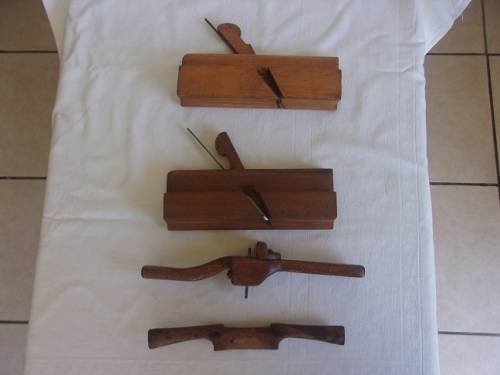 2 Antique wooden spokeshave & 2 edging planes for 1 bid