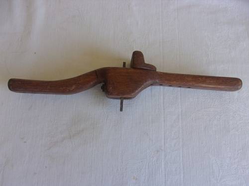 2 Antique wooden spokeshave & 2 edging planes for 1 bid